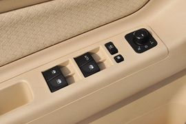 2013款北京汽车E150三厢版自动型