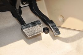 2013款北京汽车E150三厢版自动型