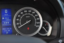 2013款北京汽车E150三厢版自动型