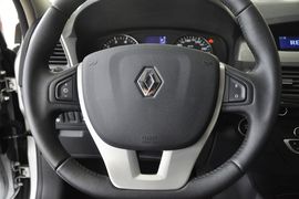 2011款雷诺拉古那2.0T技术版