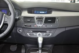 2011款雷诺拉古那2.0T技术版