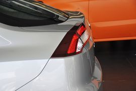 2011款雷诺拉古那2.0T技术版