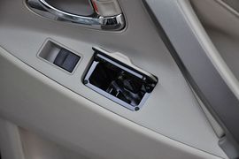 2013款丰田凯美瑞经典200G豪华型
