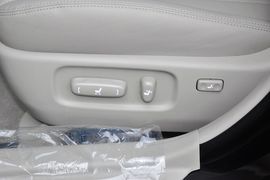 2013款丰田凯美瑞经典200G豪华型