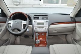 2013款丰田凯美瑞经典200G豪华型