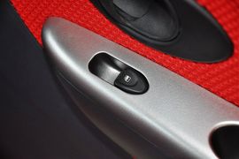 2012款宝骏乐驰1.0L手动舒适型