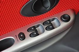 2012款宝骏乐驰1.0L手动舒适型