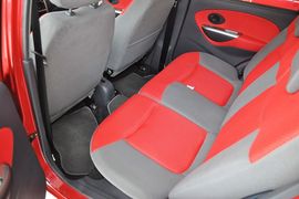 2012款宝骏乐驰1.0L手动舒适型