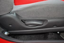 2012款宝骏乐驰1.0L手动舒适型