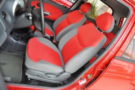 2012款宝骏乐驰1.0L手动舒适型