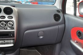 2012款宝骏乐驰1.0L手动舒适型