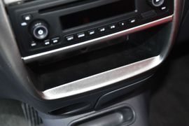 2012款宝骏乐驰1.0L手动舒适型