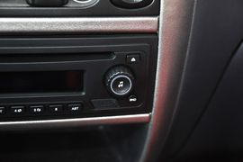 2012款宝骏乐驰1.0L手动舒适型