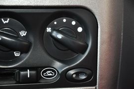 2012款宝骏乐驰1.0L手动舒适型