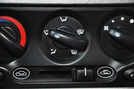 2012款宝骏乐驰1.0L手动舒适型