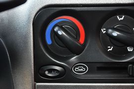 2012款宝骏乐驰1.0L手动舒适型