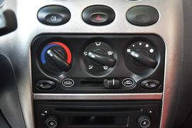 2012款宝骏乐驰1.0L手动舒适型