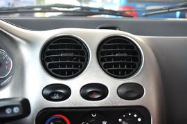 2012款宝骏乐驰1.0L手动舒适型