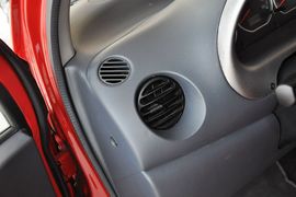 2012款宝骏乐驰1.0L手动舒适型