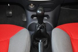 2012款宝骏乐驰1.0L手动舒适型