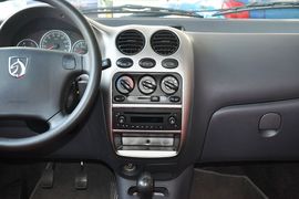 2012款宝骏乐驰1.0L手动舒适型