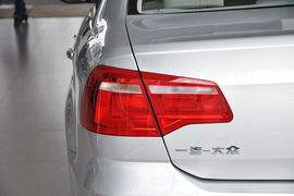 2013款大众宝来1.6L手动时尚型