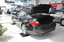 2013款现代索纳塔八2.4GLS自动豪华版