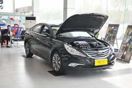 2013款现代索纳塔八2.4GLS自动豪华版