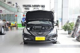 2013款现代索纳塔八2.4GLS自动豪华版