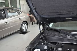 2013款现代索纳塔八2.4GLS自动豪华版