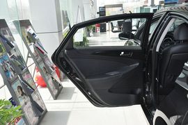 2013款现代索纳塔八2.4GLS自动豪华版