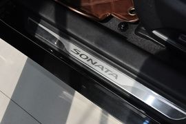 2013款现代索纳塔八2.4GLS自动豪华版