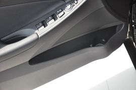 2013款现代索纳塔八2.4GLS自动豪华版