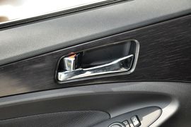2013款现代索纳塔八2.4GLS自动豪华版