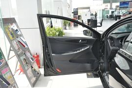 2013款现代索纳塔八2.4GLS自动豪华版