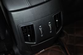 2013款现代索纳塔八2.4GLS自动豪华版