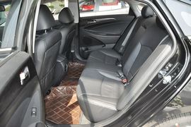 2013款现代索纳塔八2.4GLS自动豪华版