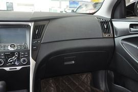 2013款现代索纳塔八2.4GLS自动豪华版