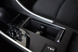 2013款现代索纳塔八2.4GLS自动豪华版