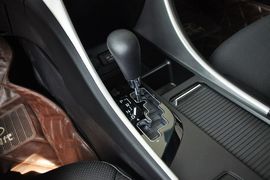 2013款现代索纳塔八2.4GLS自动豪华版