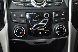 2013款现代索纳塔八2.4GLS自动豪华版