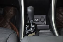 2013款现代索纳塔八2.4GLS自动豪华版