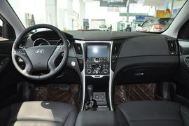 2013款现代索纳塔八2.4GLS自动豪华版