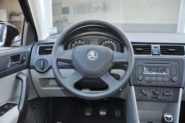 2013款斯柯达昕锐1.6L手动智选型