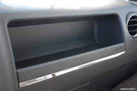 09款JEEP指南者内饰