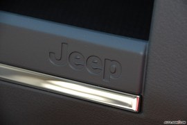 09款JEEP指南者内饰