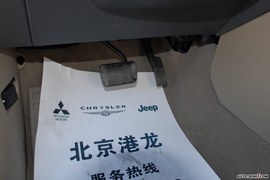 09款JEEP指南者内饰