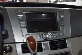 2013款比亚迪M6上海车展实拍