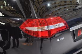 2013款比亚迪M6上海车展实拍