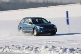 斯巴鲁雪地试驾